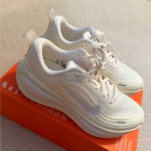 Nike Women's Vomero Plus Running Shoes